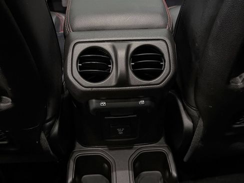 Used 2025 Jeep Gladiator Rubicon w/ Convenience Group AWD/4WD image 26