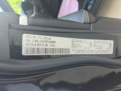 Used 2023 Jeep Grand Cherokee Limited RWD image 9