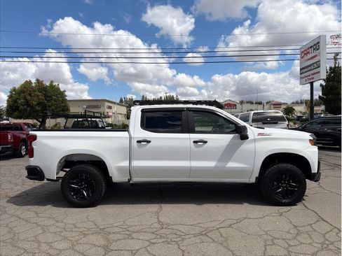 Used 2019 Chevrolet Silverado 1500 Custom Trail Boss w/ Custom Convenience Package AWD/4WD image 3
