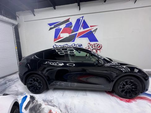 Used 2022 Tesla Model Y Long Range AWD/4WD image 3