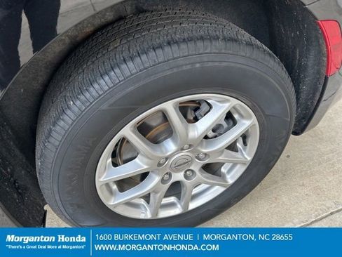 Used 2024 Chrysler Pacifica Touring-L FWD image 11
