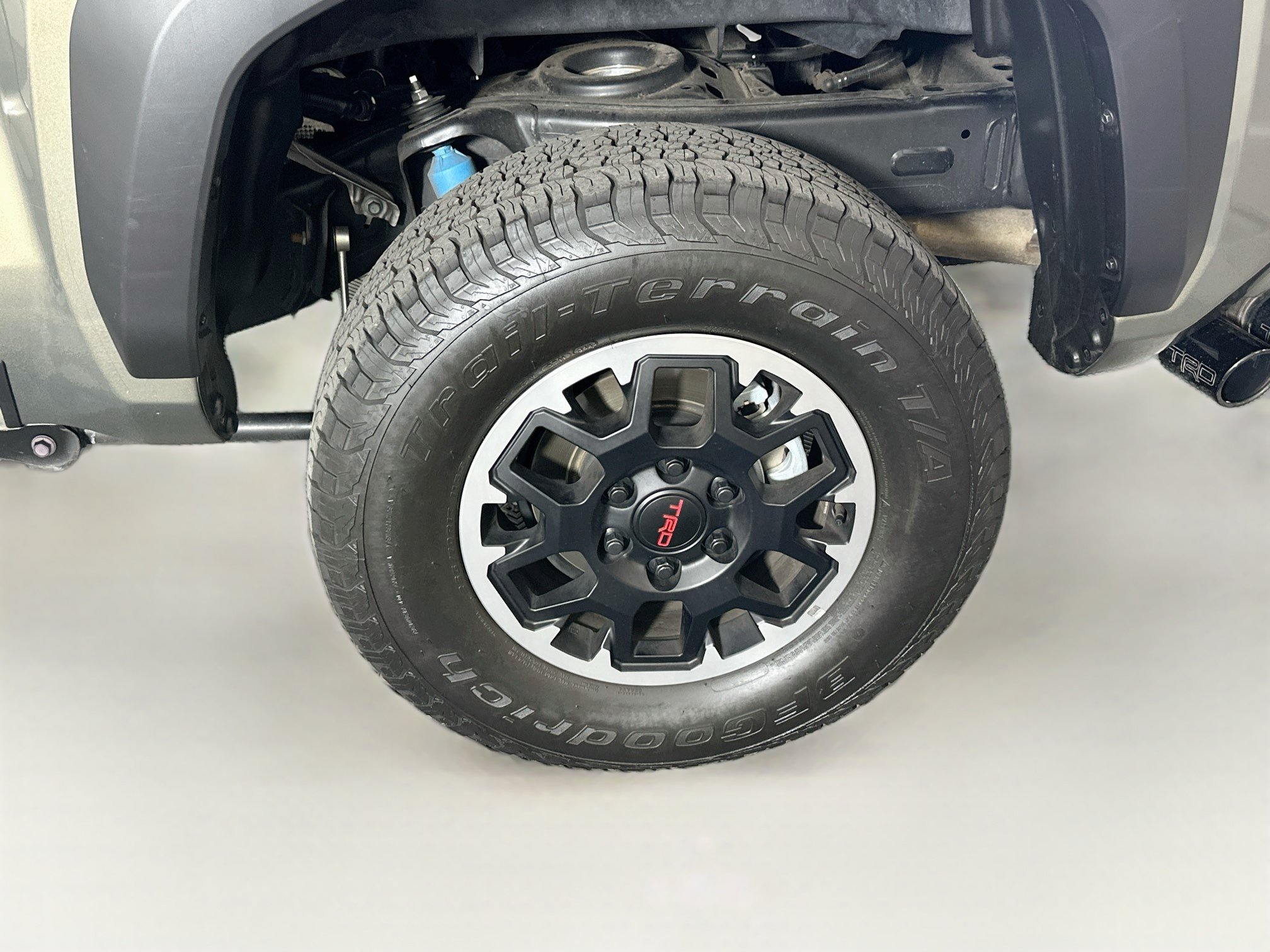 Used 2025 Toyota Tacoma TRD Off-Road AWD/4WD image 11
