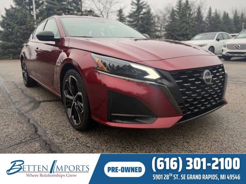 Used 2023 Nissan Altima 2.5 SR w/ SR Premium Package image 1