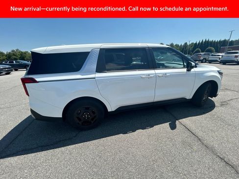 Certified 2025 Kia Carnival FWD image 12