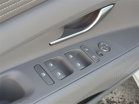 New 2025 Hyundai Elantra Sport image 13