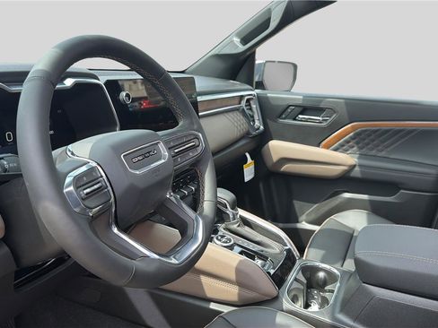 New 2026 GMC Canyon Denali w/ LPO, Denali Black Edition image 17