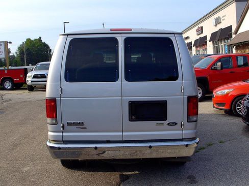 Used 2013 Ford E-150 and Econoline 150 Wagon RWD image 3