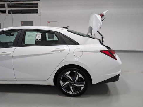 Used 2023 Hyundai Elantra SEL w/ Convenience Package image 11