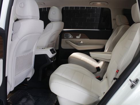 Used 2022 Mercedes-Benz GLS 450 4MATIC image 45