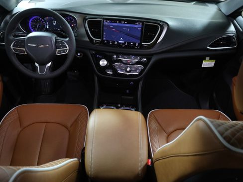 New 2026 Chrysler Pacifica Pinnacle image 16