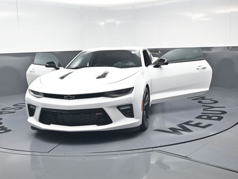 Used 2018 Chevrolet Camaro SS w/ Redline Edition RWD image 22