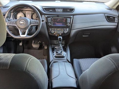 Used 2018 Nissan Rogue SV image 16