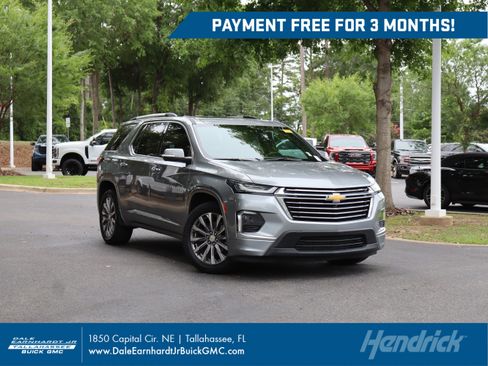 Used 2023 Chevrolet Traverse Premier FWD image 1