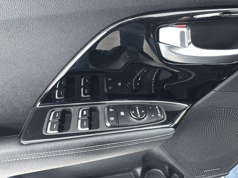 Used 2022 Kia Niro Touring Special Edition image 19