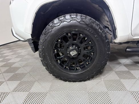 Used 2021 Toyota Tacoma SR5 RWD image 10