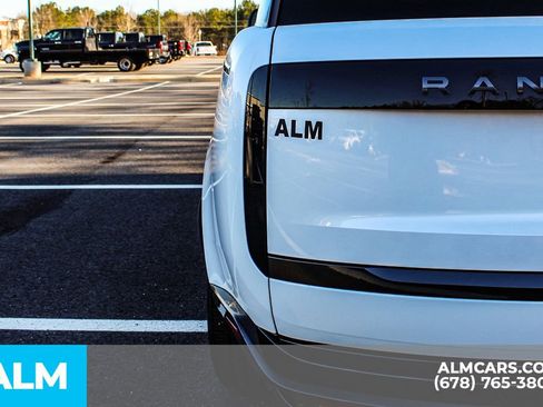 Used 2024 Land Rover Range Rover SE image 13
