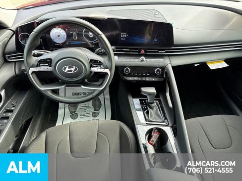 Used 2025 Hyundai Elantra SEL image 26