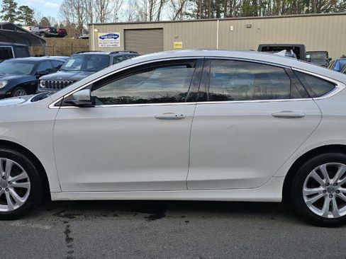 Used 2017 Chrysler 200 Limited Platinum w/ Comfort & Convenience Group image 9