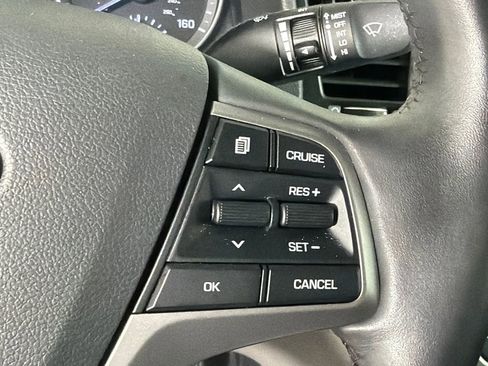 Used 2017 Hyundai Elantra Limited image 25