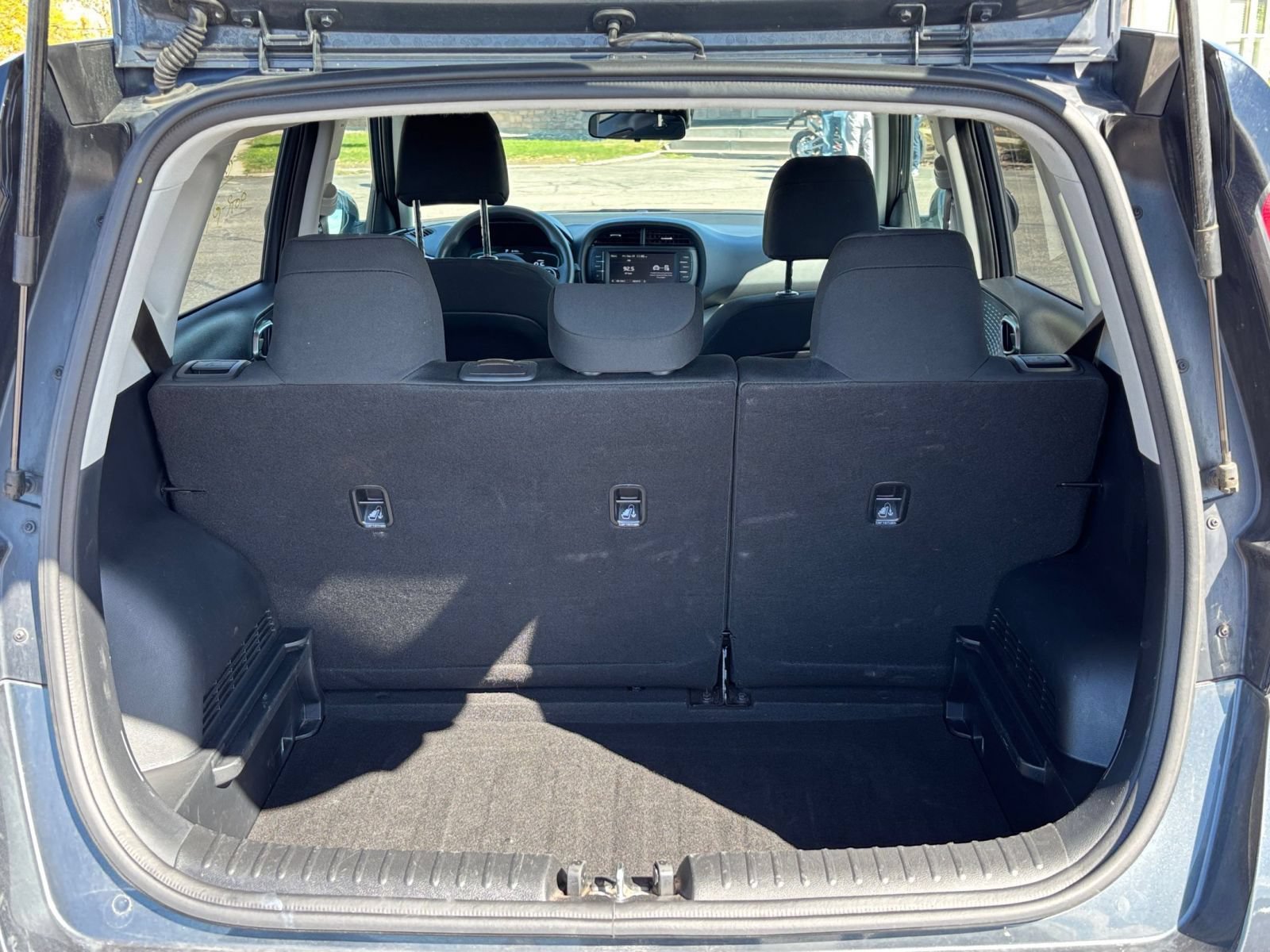 Used 2025 Kia Soul LX w/ LX Technology Package FWD image 28