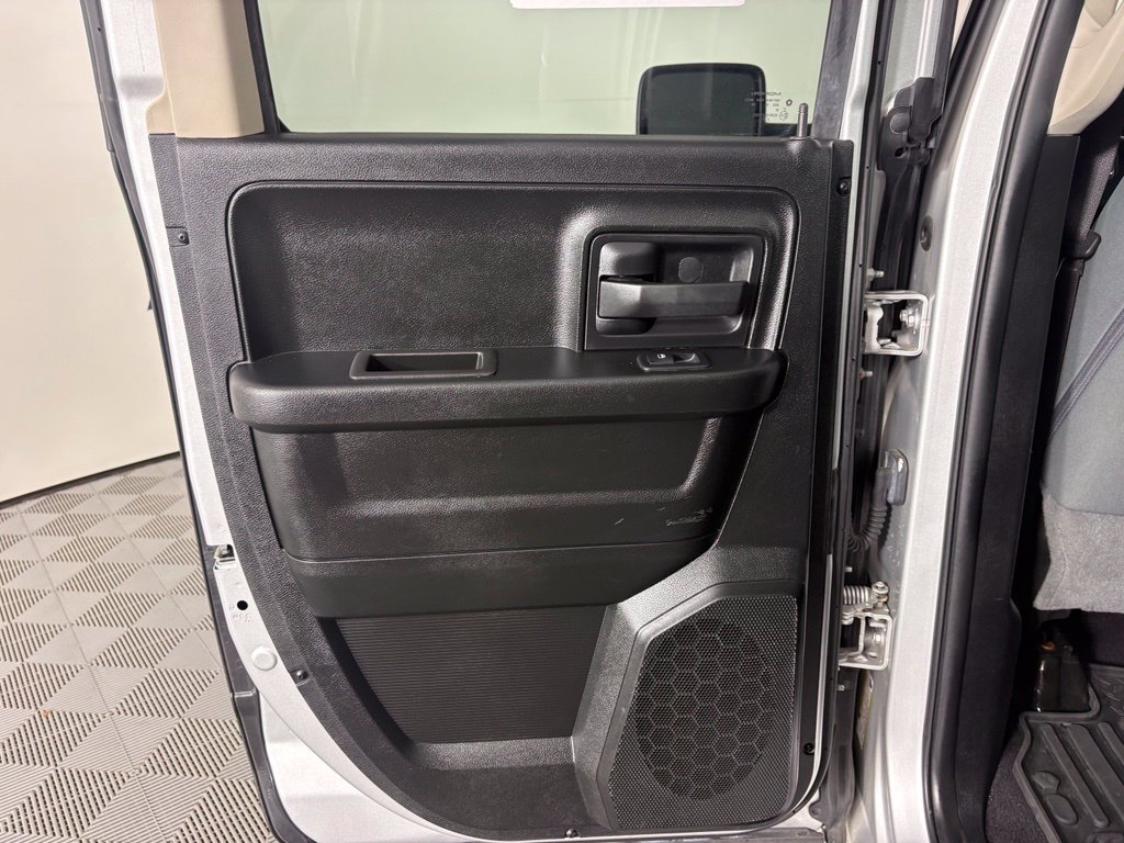 Used 2018 RAM 1500 Express AWD/4WD image 39