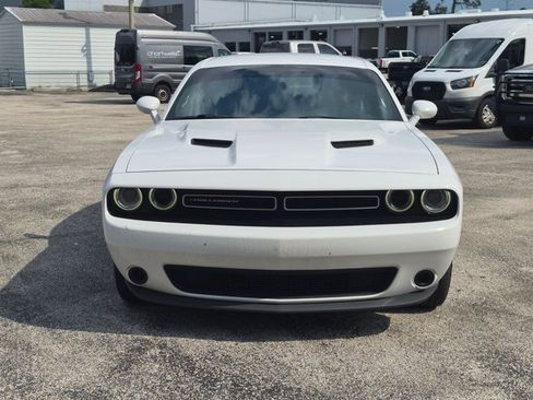 Used 2020 Dodge Challenger SXT RWD image 2