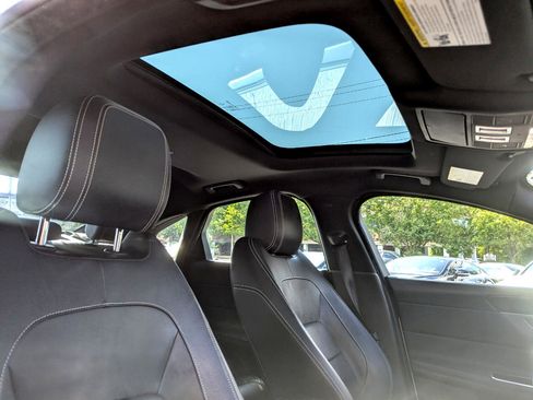 Used 2016 Jaguar XF R-Sport image 38