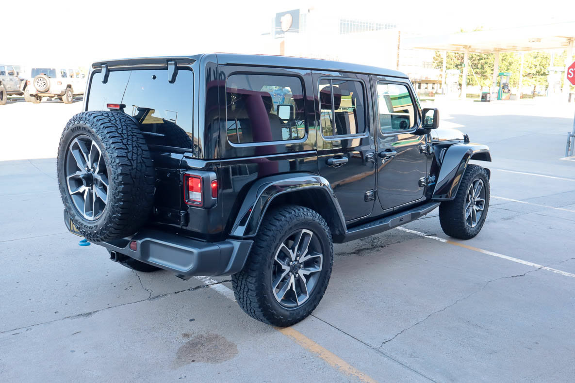 Used 2024 Jeep Wrangler Unlimited w/ LED Headlamp & Fog Lamp Group AWD/4WD image 5