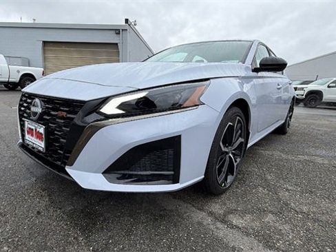 New 2025 Nissan Altima 2.5 SR w/ SR Premium Package image 9