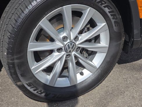 Used 2017 Volkswagen Tiguan S image 9