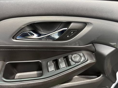 Used 2023 Chevrolet Traverse LT FWD image 20
