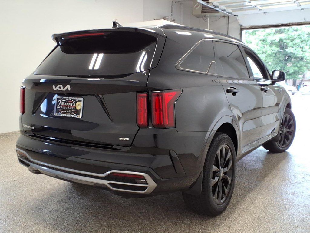 Used 2023 Kia Sorento SX AWD/4WD image 4