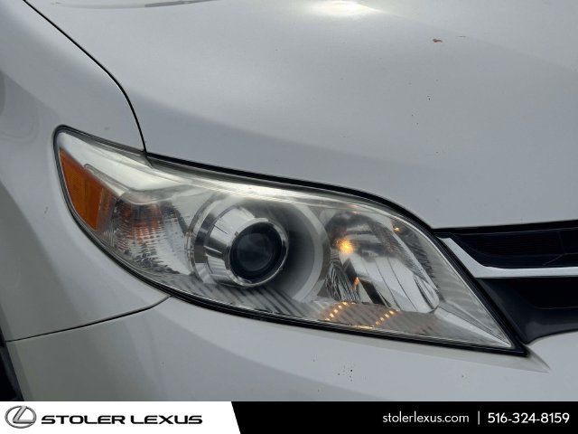 Used 2019 Toyota Sienna XLE w/ XLE Navigation Package AWD/4WD image 12