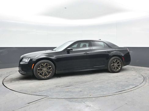 Used 2017 Chrysler 300 S w/ 300S Premium Group 2 w/2_L AWD/4WD image 4