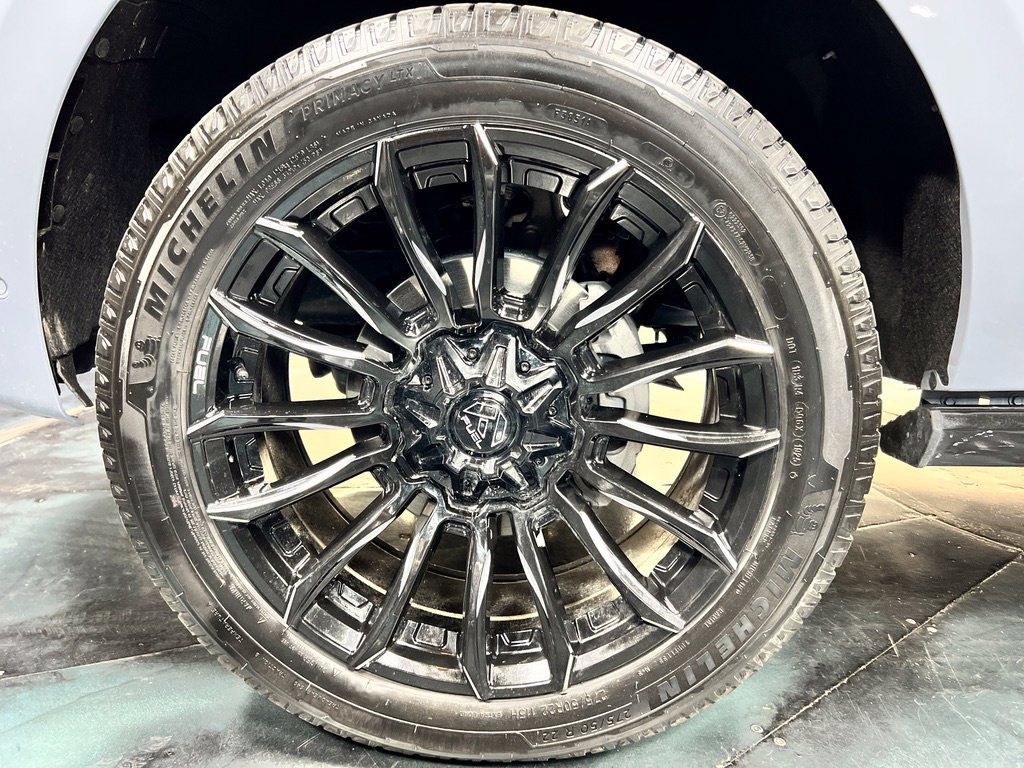 Used 2025 Ford Expedition Platinum w/ Driver's Package AWD/4WD image 11