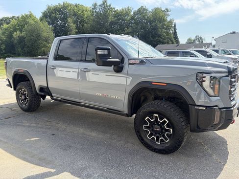 Used 2024 GMC Sierra 2500 AT4X AWD/4WD image 11