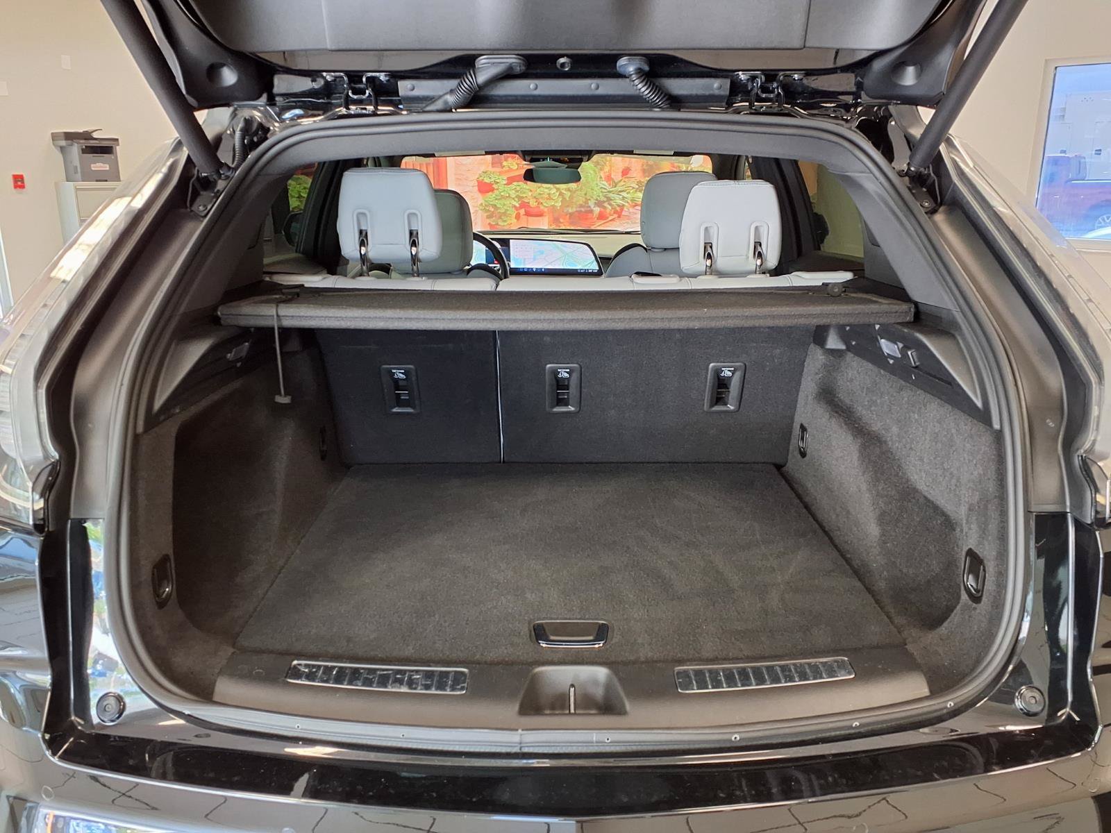 Certified 2025 Cadillac XT4 Sport FWD image 17