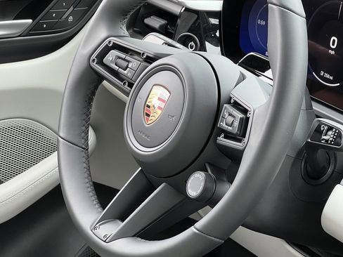 New 2026 Porsche Macan 4 Electric image 31