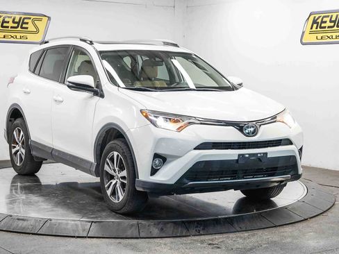 Used 2017 Toyota RAV4 XLE w/ Carpet Mat Package FWD image 5