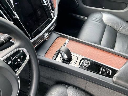 Used 2024 Volvo S60 B5 Plus image 18