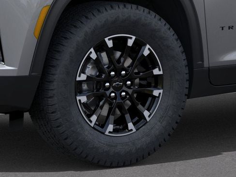 New 2026 Chevrolet Traverse Z71 w/ Driver Confidence Package AWD/4WD image 9