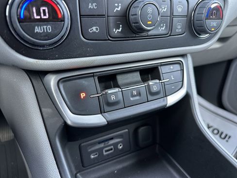 Used 2023 GMC Terrain SLT w/ Tech Package image 19