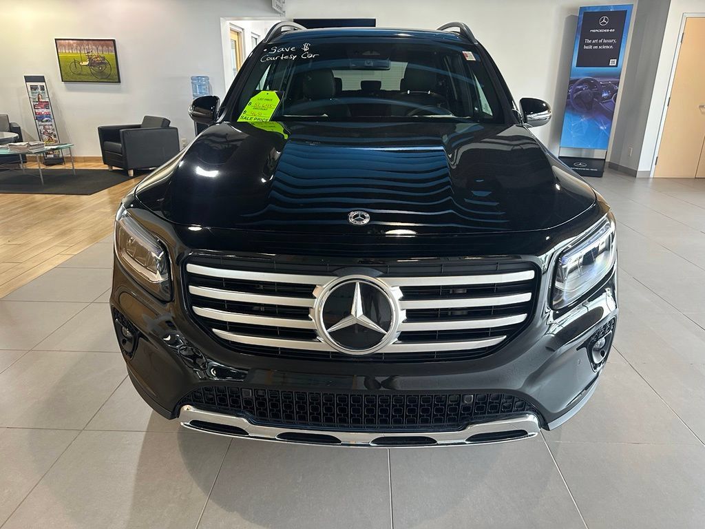Used 2026 Mercedes-Benz GLB 250 4MATIC image 2