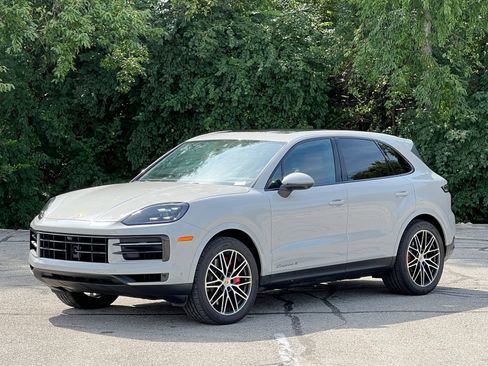 Certified 2024 Porsche Cayenne S AWD/4WD image 1