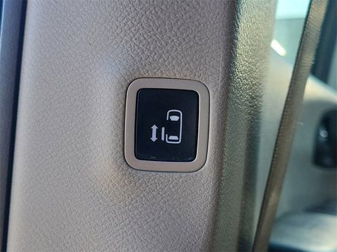 Used 2020 Chrysler Voyager Lxi image 15