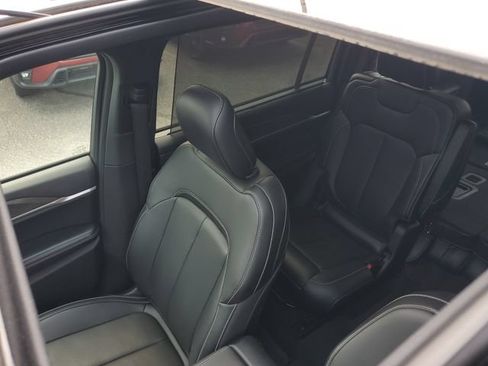 Certified 2025 Jeep Grand Cherokee L Limited w/ Luxury Tech Group II AWD/4WD image 37