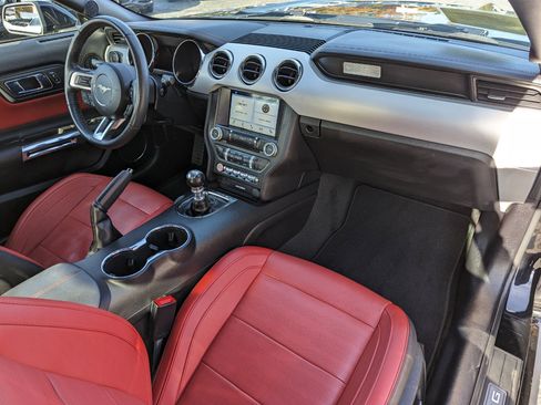 Used 2017 Ford Mustang GT Premium image 33