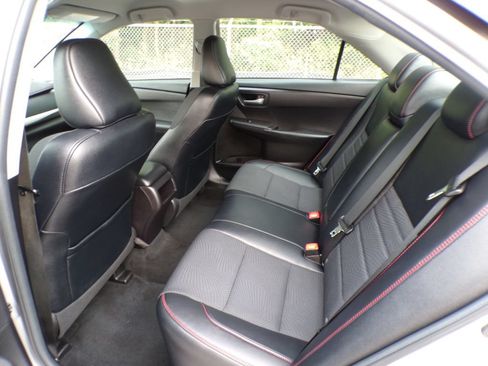 Used 2017 Toyota Camry SE FWD image 18