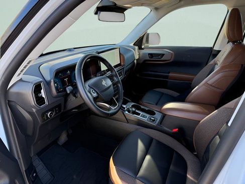 Certified 2025 Ford Bronco Sport Outer Banks w/ Outer Banks Tech Package+ AWD/4WD image 3