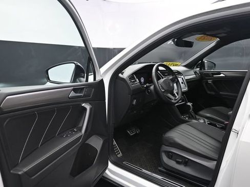 Used 2023 Volkswagen Tiguan SE R-Line AWD/4WD image 11